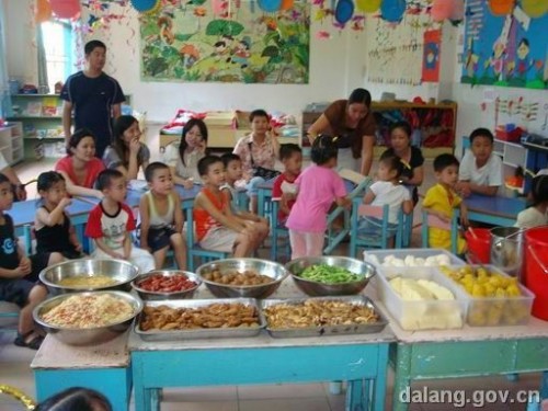 东莞市大朗镇艺术幼儿园举行毕业班亲子自助餐活动