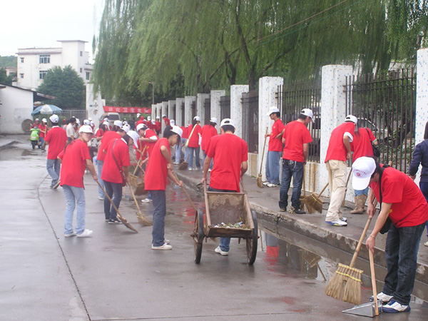 韶关学院开展“我为创卫添光彩”青年志愿者创卫奉献日活动--广东共青团