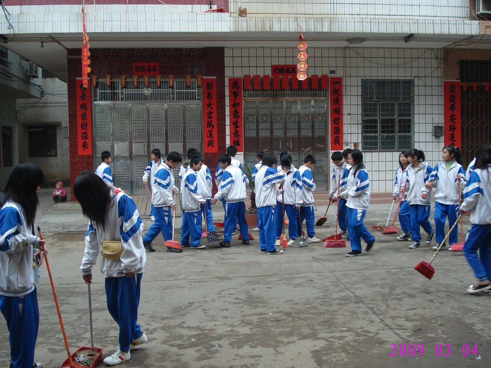 雷锋精神在德庆二中校园闪光