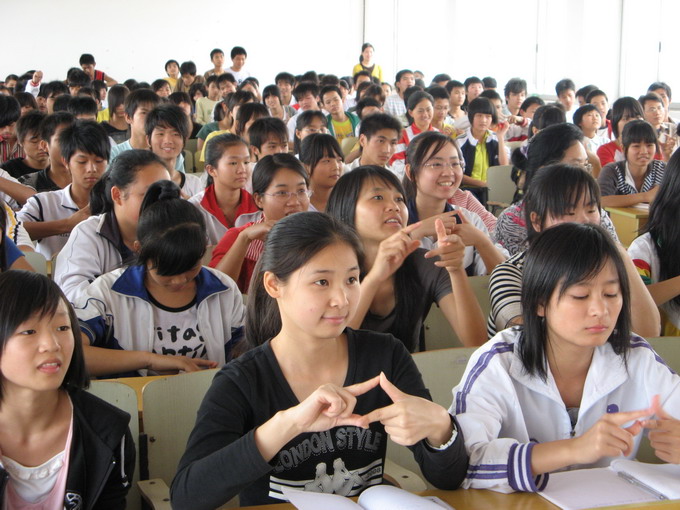 茂南区团委举办青少年心理辅导活动