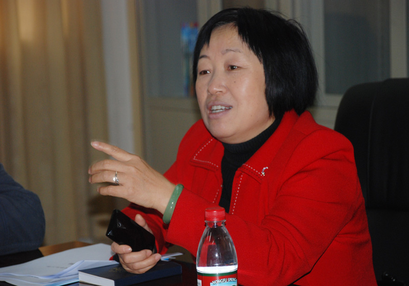 湛江师院团委李粤书记向新任罗海鸥院长汇报工