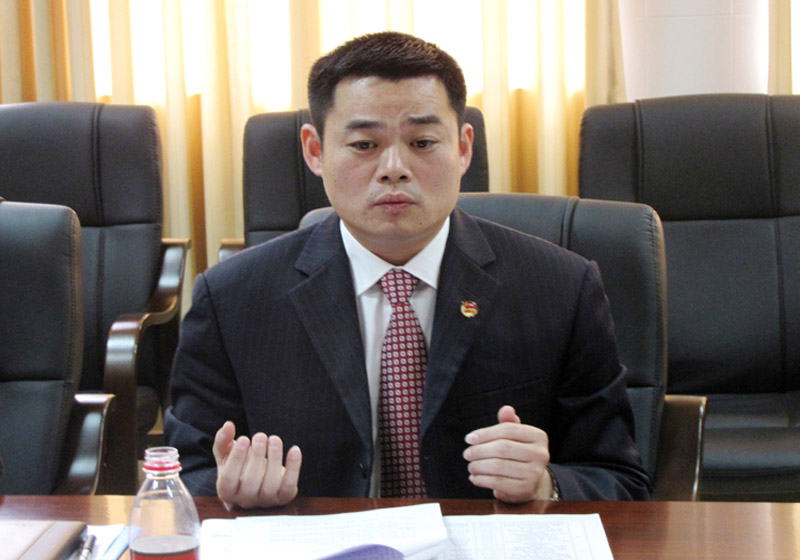 湛江师院团委李粤书记向新任罗海鸥院长汇报工