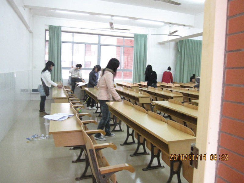 打造清洁教室,创建美好校园--记湛江师范学院0