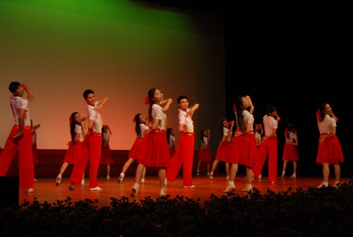 激昂青春,舞动莞工--东莞理工学院青岛啤酒杯