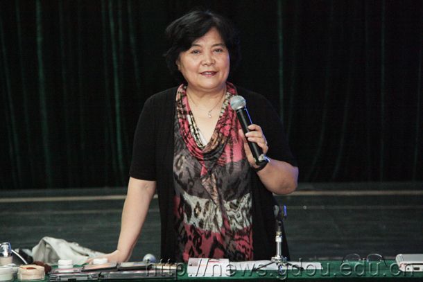 著名化妆师王慧老师到广东海洋大学艺术学院讲