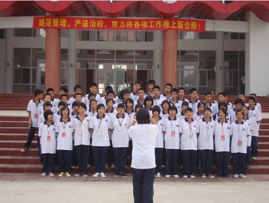 清新县第三中学举行第一届十佳歌手大赛