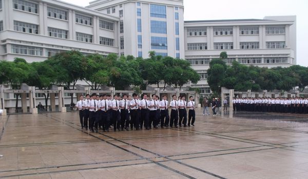 广东海洋大学航海学院组织学生队列会操