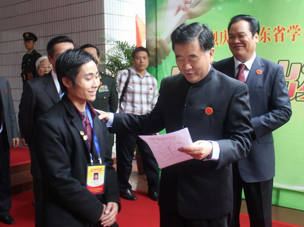 省委书记汪洋亲切寄语广东科贸职业学院全体志