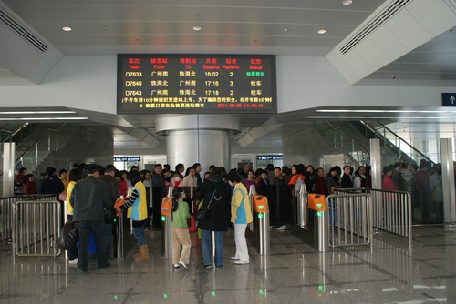 轻轨中山站上的靓丽风景