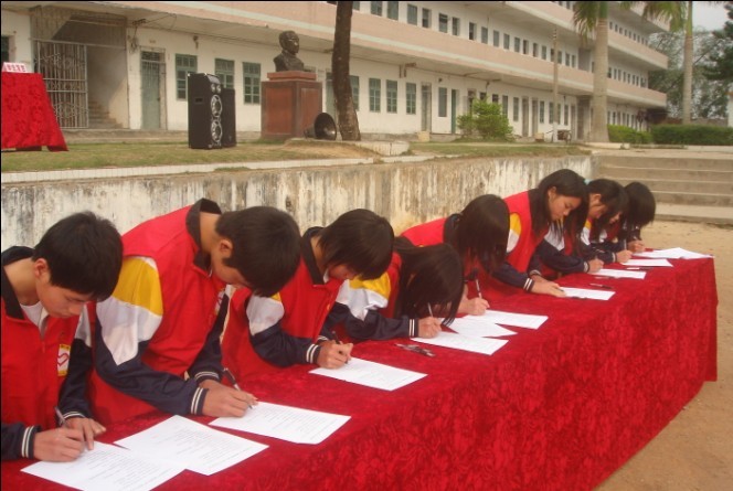 电白县团委在沙琅中学举行城乡清洁工程青少