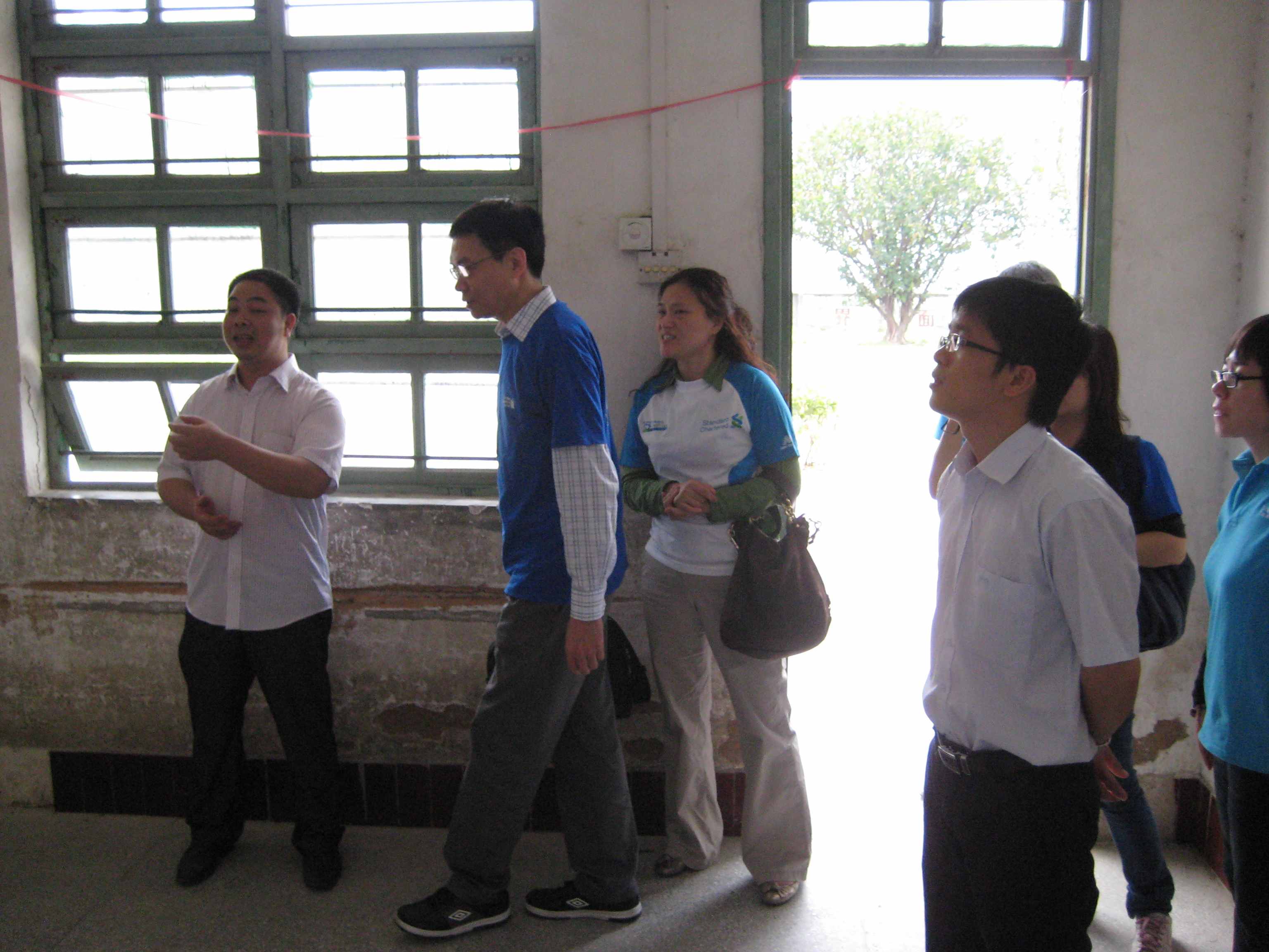 渣打银行深圳分行到新兴县开展慰问贫困学生活