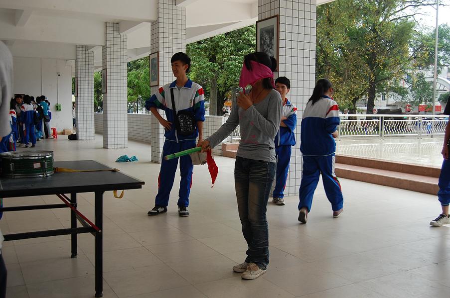 广宁中学团委举行青年节游园活动