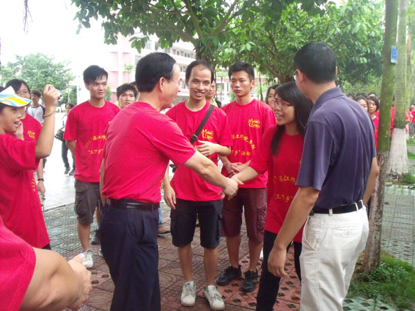 【湛江师范学院】梁英书记送行法政院团委三