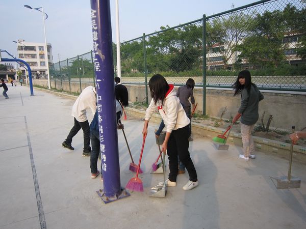 --饶平县钱东中学志愿者在行动