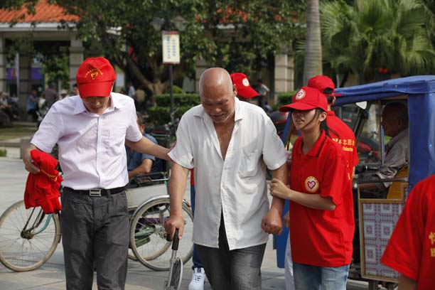 怀集县志愿者参加志愿助残活动