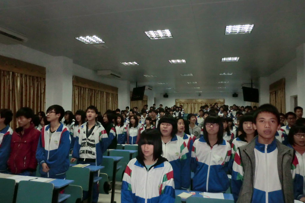 广宁中学团委开展新团员团课培训