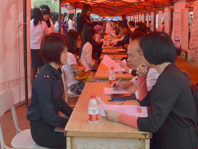 【广州番禺职业技术学院】2012年校园招聘会