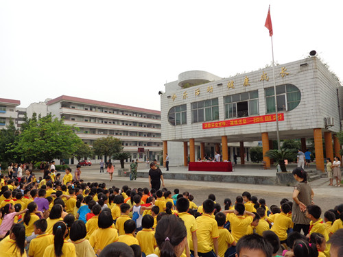 【阳山】团县委联合县消防大队到县实验小学开展消防安全演练活动