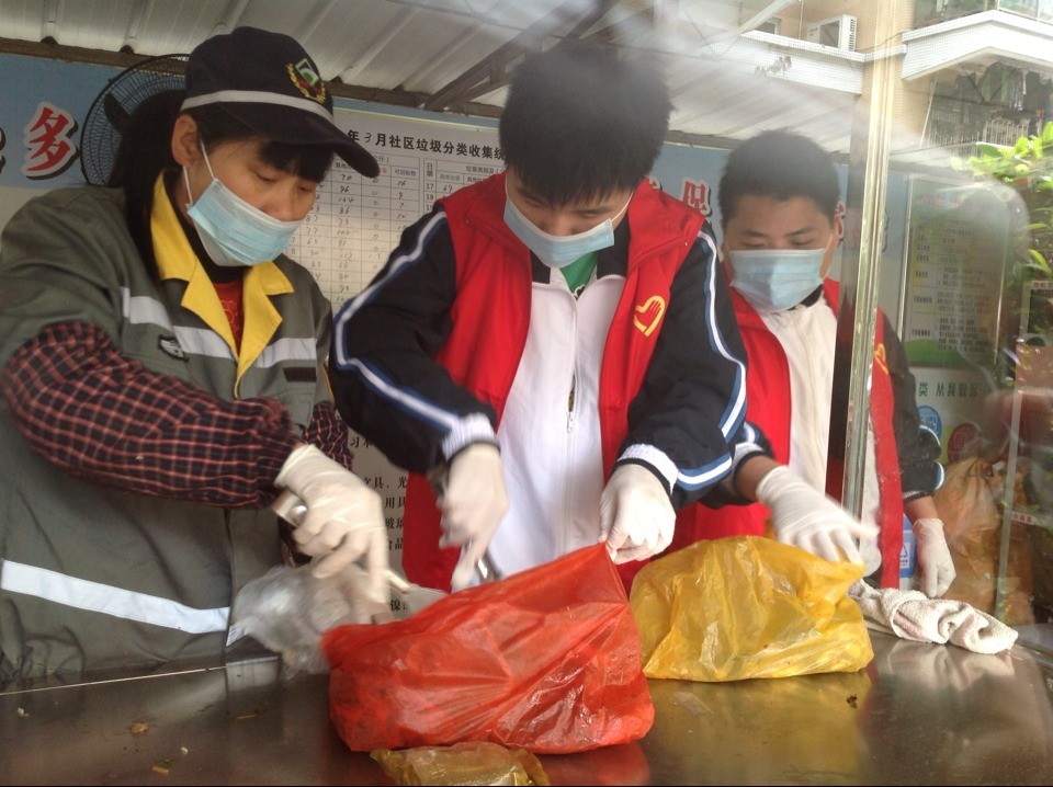 垃圾分类齐参与 携手共建生态城--从化大学生志