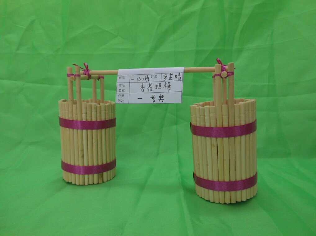 佛冈县二小举行变废为宝手工艺品展览