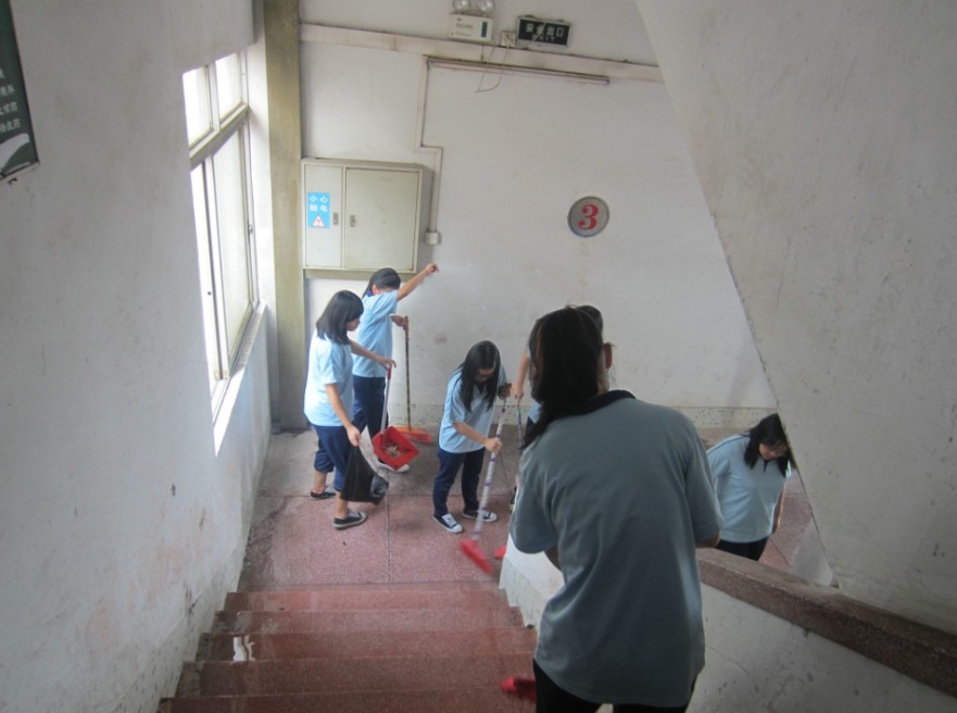 江门中医药学校开展雷锋志愿服务活动