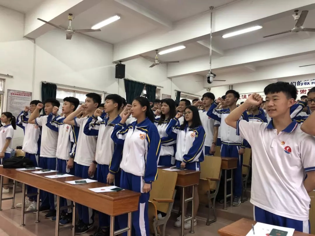 清远市梓琛中学开展新团员入团宣誓仪式