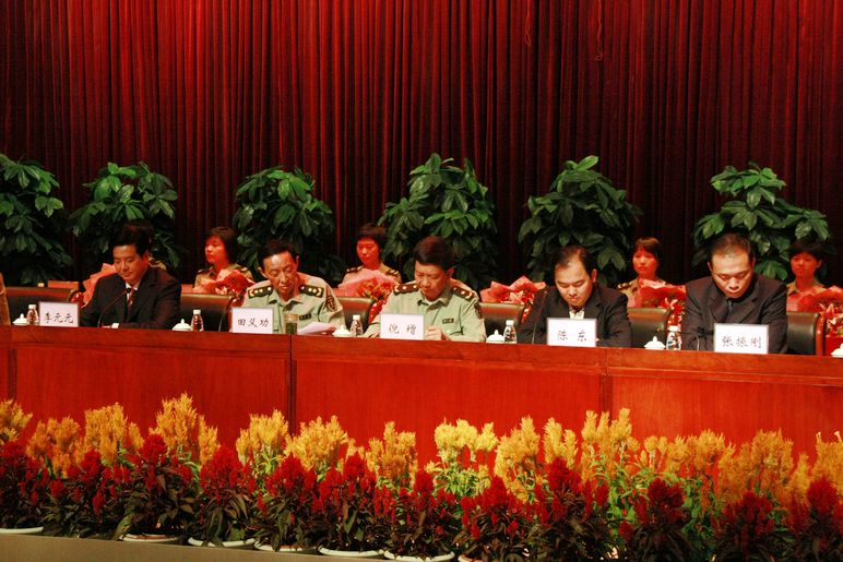 团省委副书记陈东,广州军区田义功中将,倪增少将,华南理工大学校长