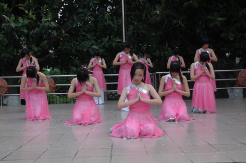 万江万江中学展现文明新风尚