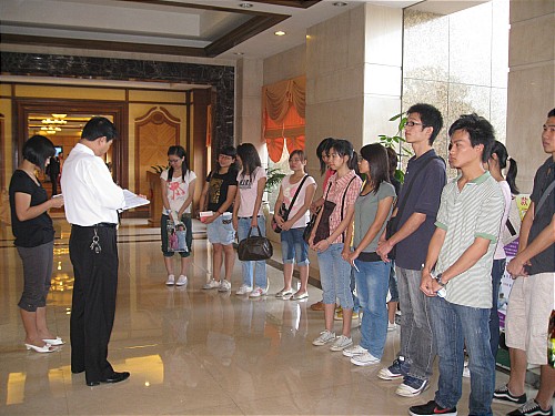东莞市大岭山镇20名大学生进入君逸酒店实习