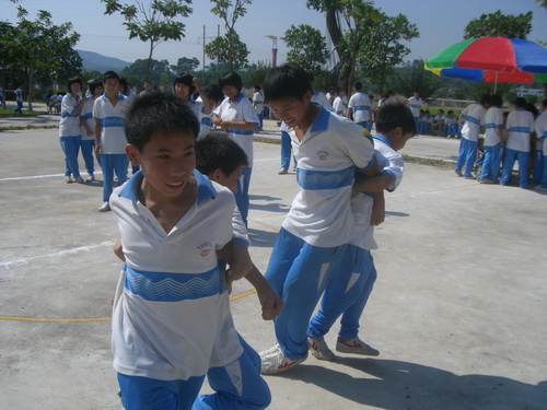 台山市育英中学开展庆"六一"游园活动