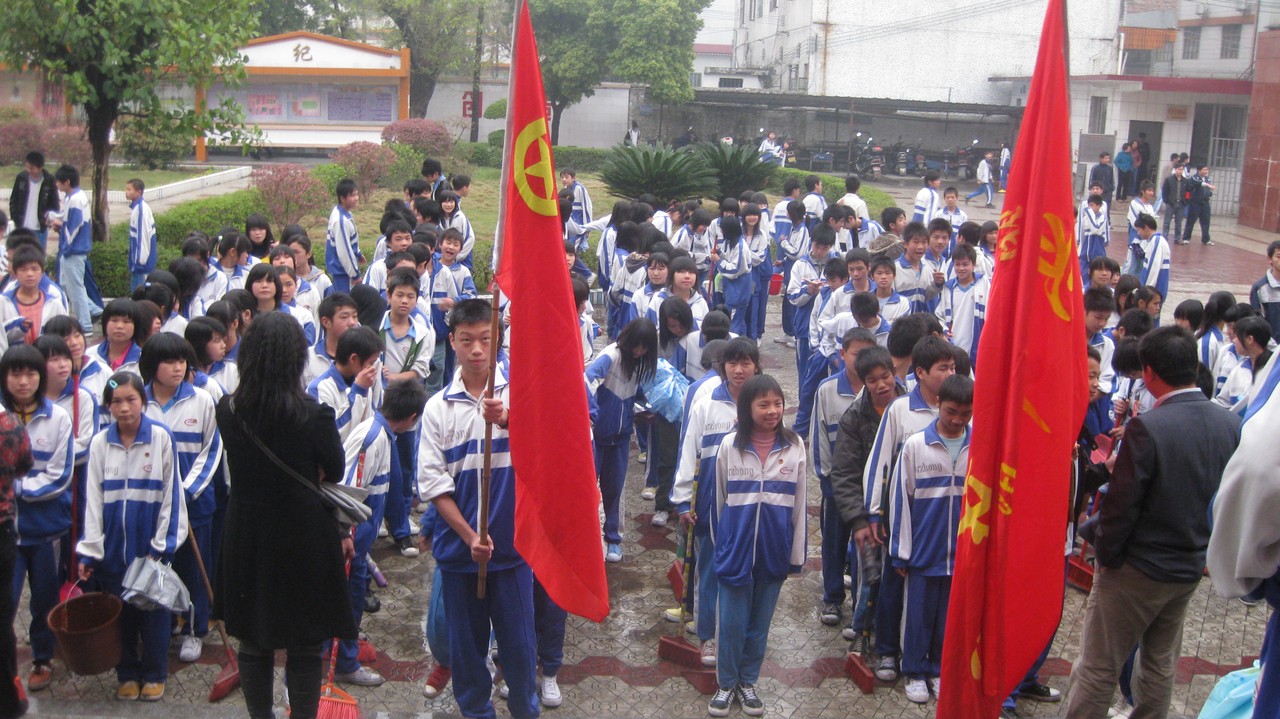 阳山二中"学雷锋月"活动