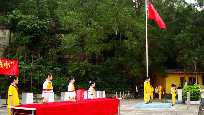 珠海市香洲区拱北小学开展为玉树地震遇难同胞哀悼暨抗震救灾募捐活动