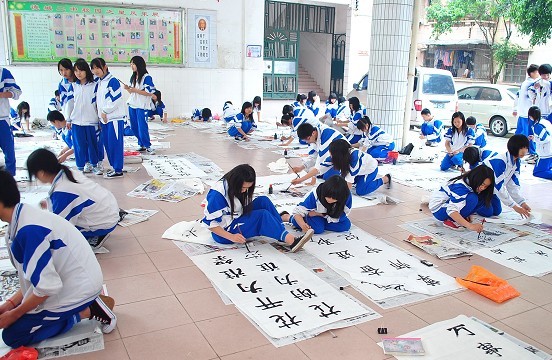 德城二中举办南粤校园党旗红学生书画大赛