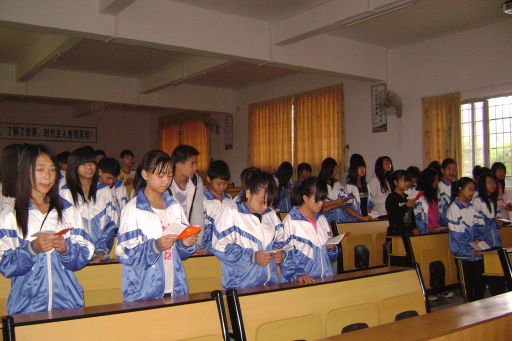 广宁县石涧中学开展入团积极分子团课学习