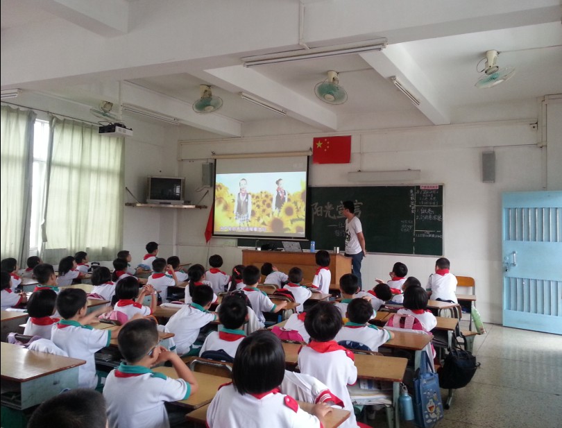 江门市新会圭峰小学大队部红领巾相约中国梦纪念建队64周年队日活动