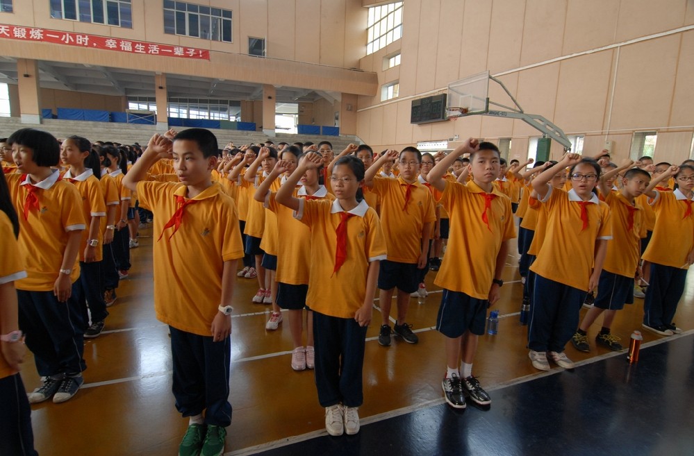 江门市景贤学校举行纪念建队64周年暨"读书梦中国梦"