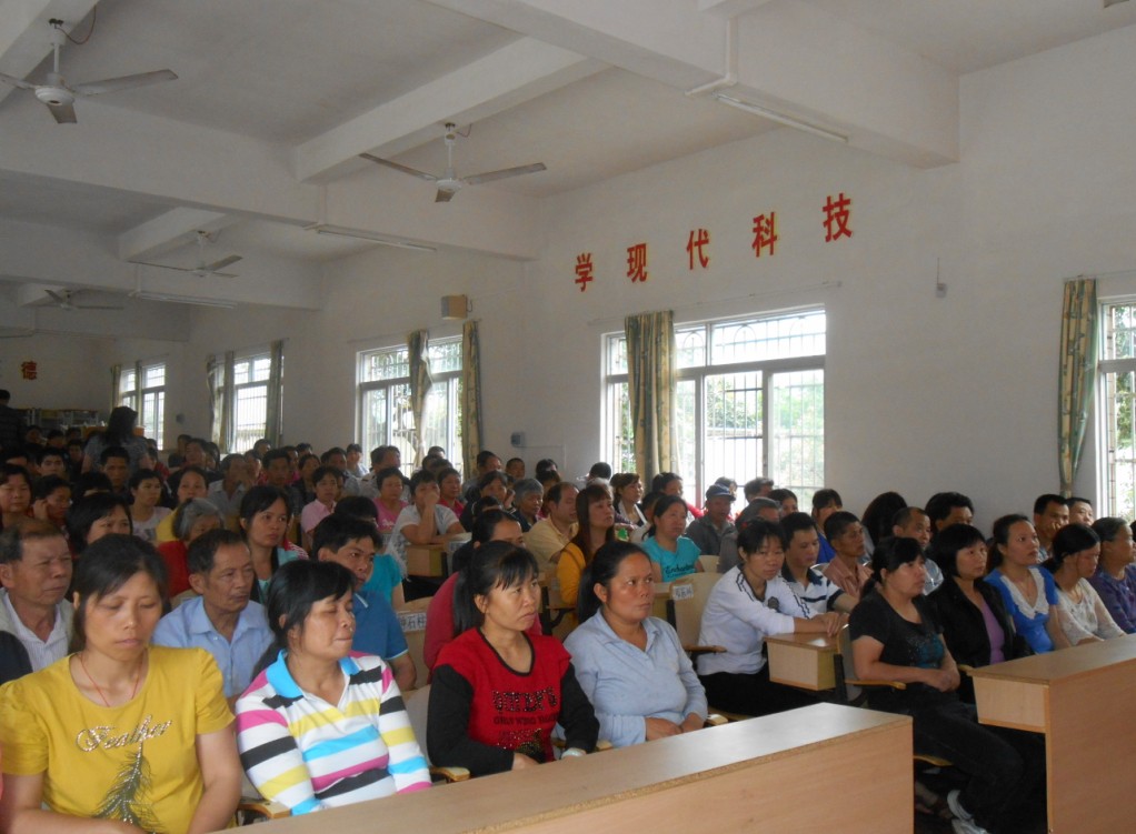 佛冈佛冈县四九中学召开家长会