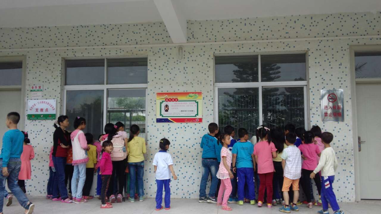 以他们的成长带动乡村社区的文明建设,团饶平县委联合县青年志愿者