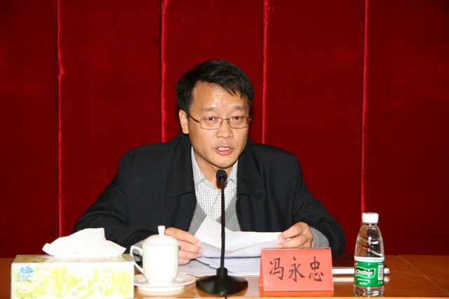 团省委常委,权益部部长冯永忠介绍两个调研报告